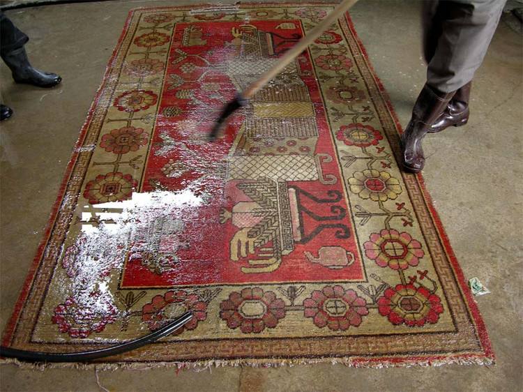 專業(yè)干洗技,選擇威特斯干洗加盟