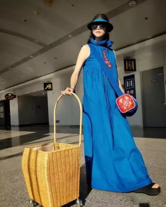 明星機(jī)場(chǎng)私服秀,衣品千奇百怪,威特斯干洗統(tǒng)統(tǒng)搞定