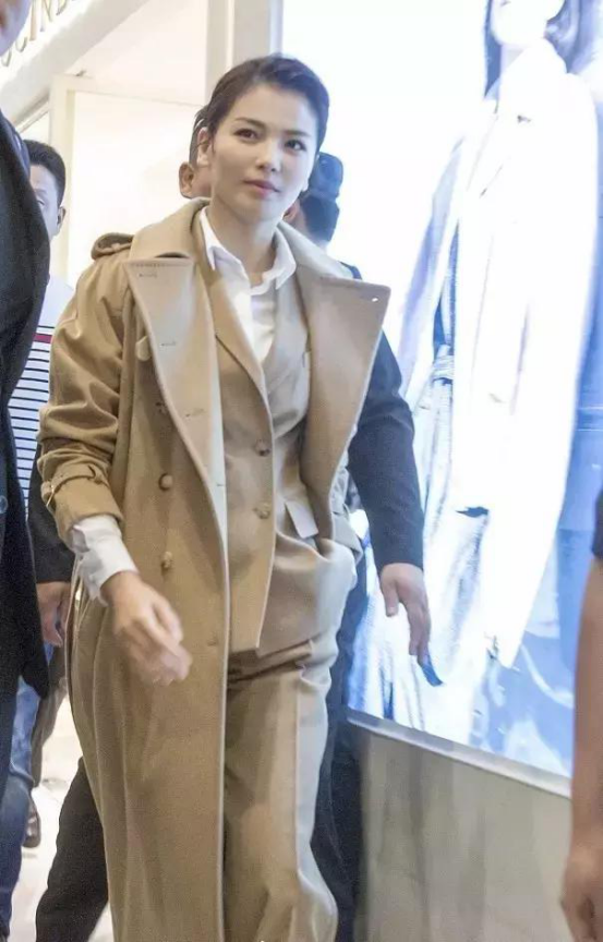 明星機(jī)場(chǎng)私服秀,衣品千奇百怪,威特斯干洗統(tǒng)統(tǒng)搞定